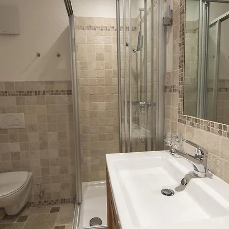 公寓 Penthouse Perla 萨斯费